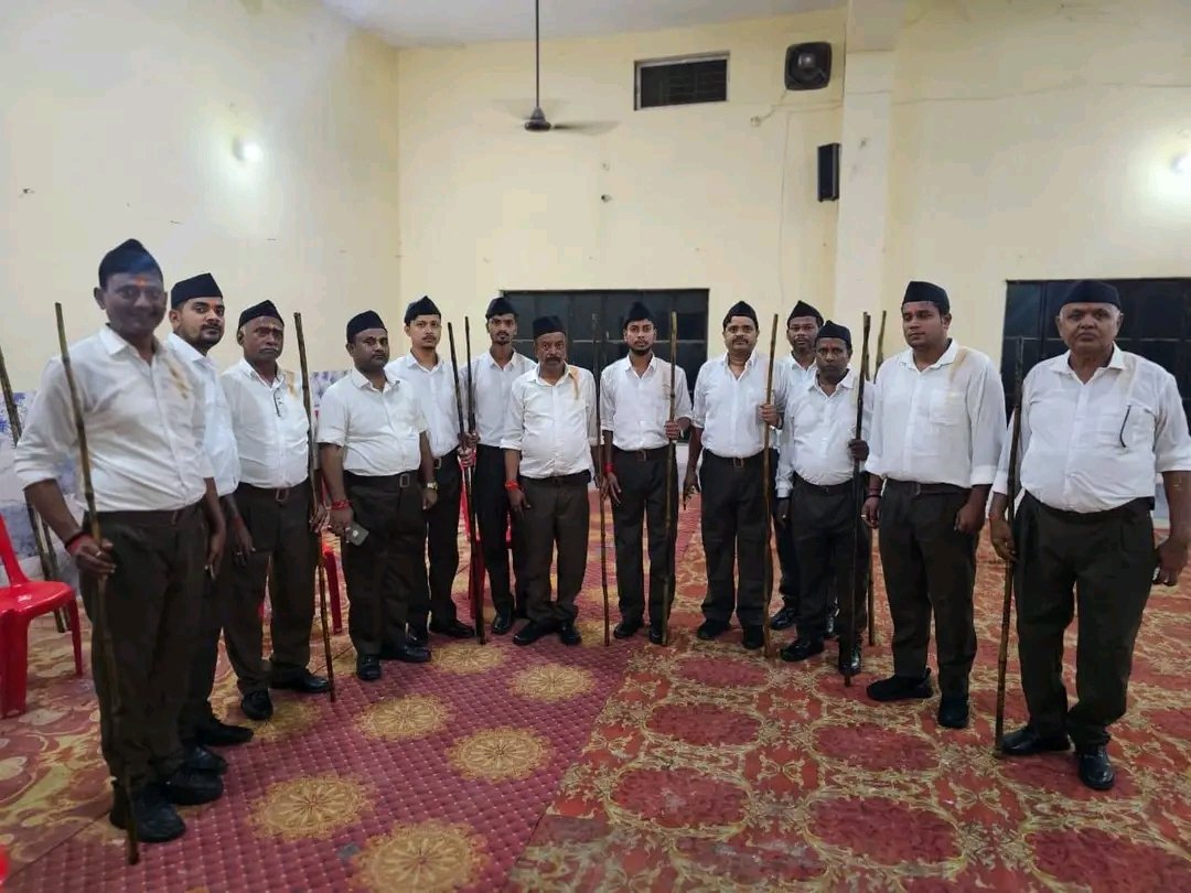mohanverma334's tweet photo. नमस्ते सदा वत्सले मातृभूमे
त्वया हिन्दुभूमे सुखवं वर्धितोऽहम्।
महामङ्गले पुण्यभूमे त्वदर्थे
पतत्वेष कायो नमस्ते नमस्ते॥

#RSS100Years 

@myogiadityanath #RSS100Years @BJP4UP @RSSorg @narendramodi @AmitShah @JPNadda https://t.co/pNZhNti3Qg
