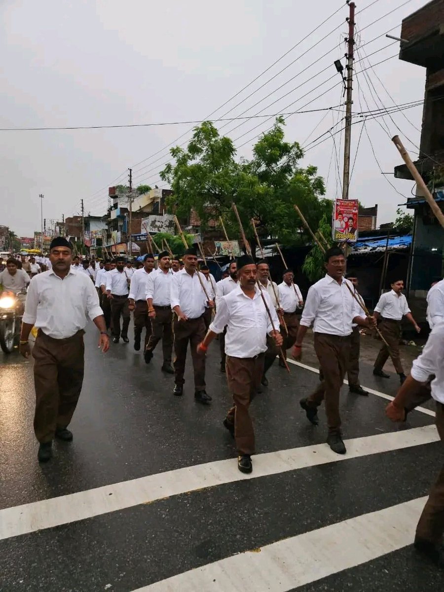 mohanverma334's tweet photo. नमस्ते सदा वत्सले मातृभूमे
त्वया हिन्दुभूमे सुखवं वर्धितोऽहम्।
महामङ्गले पुण्यभूमे त्वदर्थे
पतत्वेष कायो नमस्ते नमस्ते॥

#RSS100Years 

@myogiadityanath #RSS100Years @BJP4UP @RSSorg @narendramodi @AmitShah @JPNadda https://t.co/pNZhNti3Qg