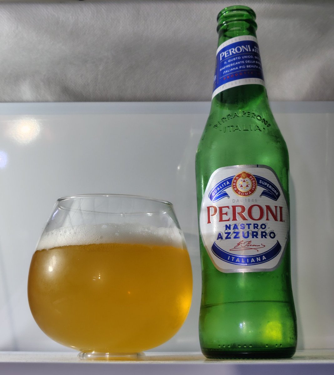 BeerAndLife's tweet photo. ペローニ好きすぎて瓶も缶も箱買いしちゃいました…
瓶はイタリアからの輸入だけど缶はアサヒさんによる（本家イタリアと同じレシピで作った）国産なんですね！
飲み比べたら結構バランスが違う気がしました
瓶は青草のような爽やかなフレーバーが明確で、より好きです！
缶も少し酸味があって美味！ https://t.co/CscAVoMrYh