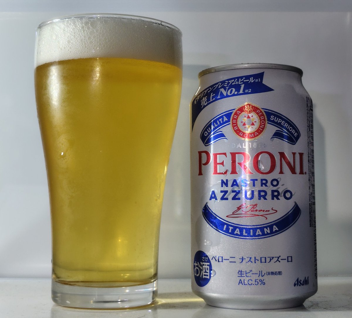BeerAndLife's tweet photo. ペローニ好きすぎて瓶も缶も箱買いしちゃいました…
瓶はイタリアからの輸入だけど缶はアサヒさんによる（本家イタリアと同じレシピで作った）国産なんですね！
飲み比べたら結構バランスが違う気がしました
瓶は青草のような爽やかなフレーバーが明確で、より好きです！
缶も少し酸味があって美味！ https://t.co/CscAVoMrYh