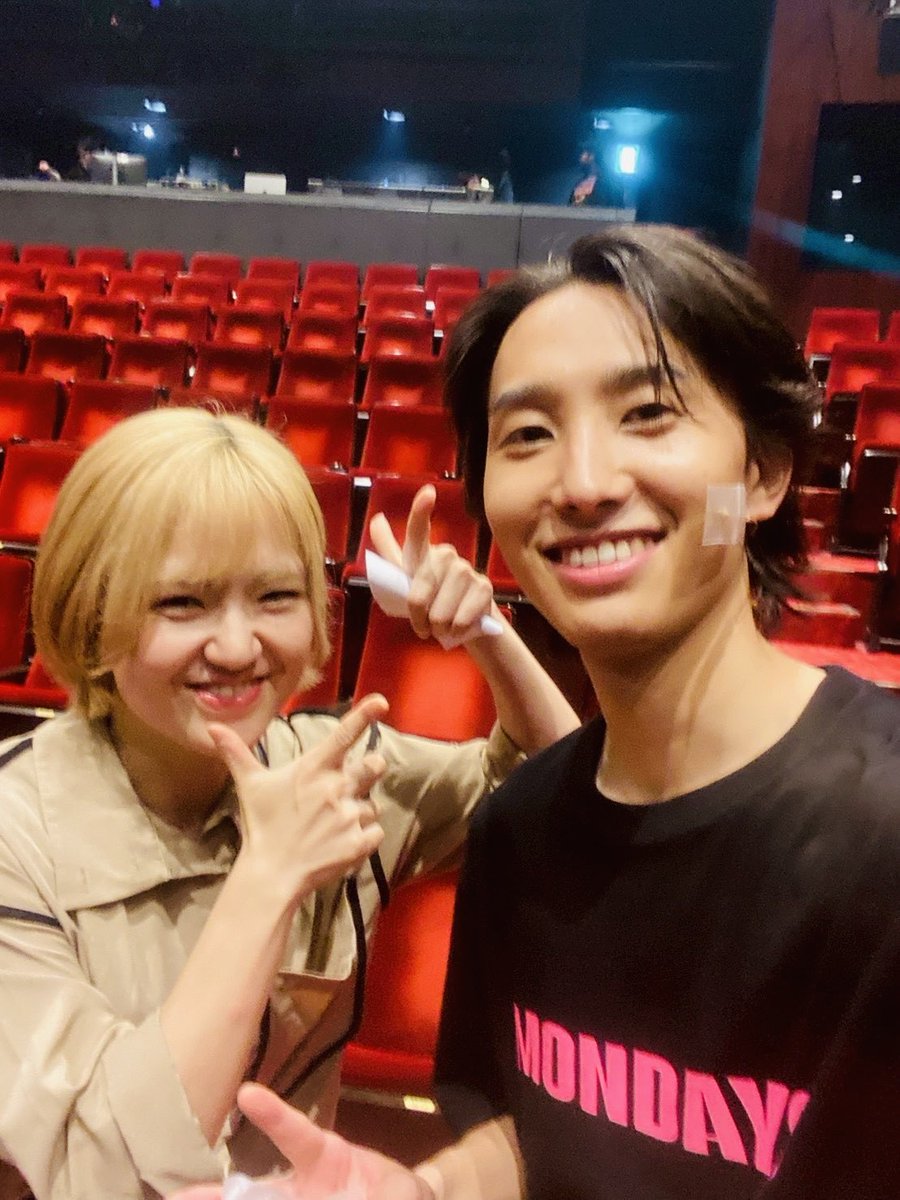 本日開幕しました！
めちゃくちゃ楽しかった🔥
ご来場の皆さまありがとうございました！
　
iaku「流れんな」で共演した綾が来てくれました📷✌️

明日も頑張ります！！
#音楽劇MONDAYS