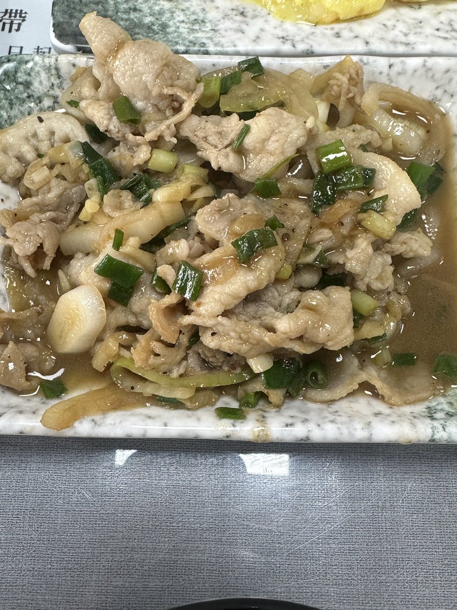 moonsnow1114's tweet photo. #zentiques
#Zentobox
Tonight's dinner is Stir-fried pork with spring onion 、Stir-fried shrimp with spring onion 、Stir-fried mushrooms /cabbage / water spinach / bean sprouts / Enoki mushroom / Fried cheese and eggs. 🤤
I don't have BBQ, so I eat Teppanyaki. 😆 https://t.co/FEYK3kfwON