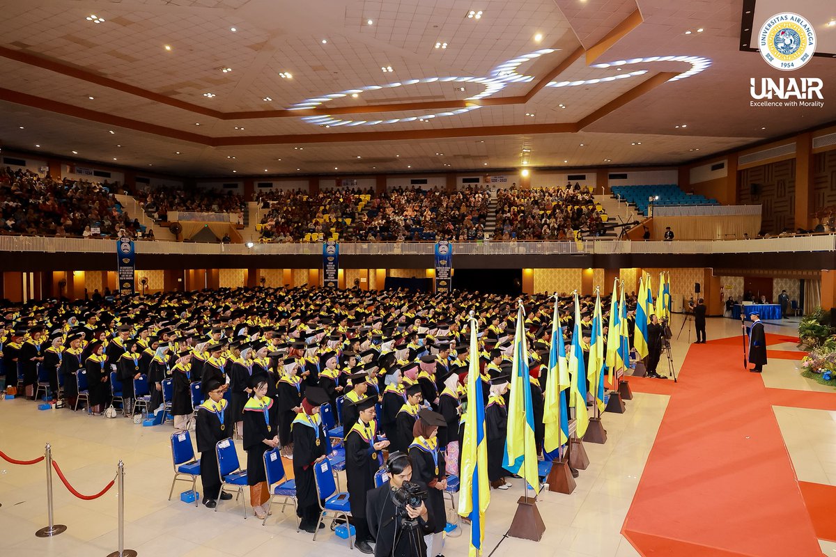 🎓 Momen wisuda bukanlah akhir, melainkan awal bagi alumni untuk terus mengabdi dan memberikan yang terbaik bagi bangsa dan negara.

Universitas Airlangga kembali mengukuhkan 1.196 putra-putri terbaiknya sebagai wisudawan periode 254 di Airlangga Convention Center (ACC), Kampus