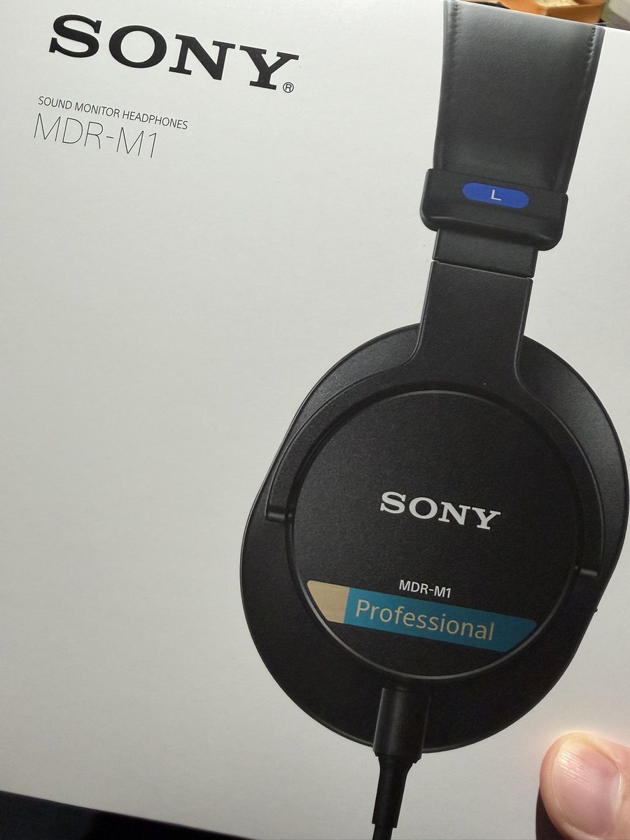 shadow_02x's tweet photo. MDR-CD900STを愛用していましたが、MDR-M1を購入しました
どちらもとても良いので末永く愛用します https://t.co/qjCYILdv8G