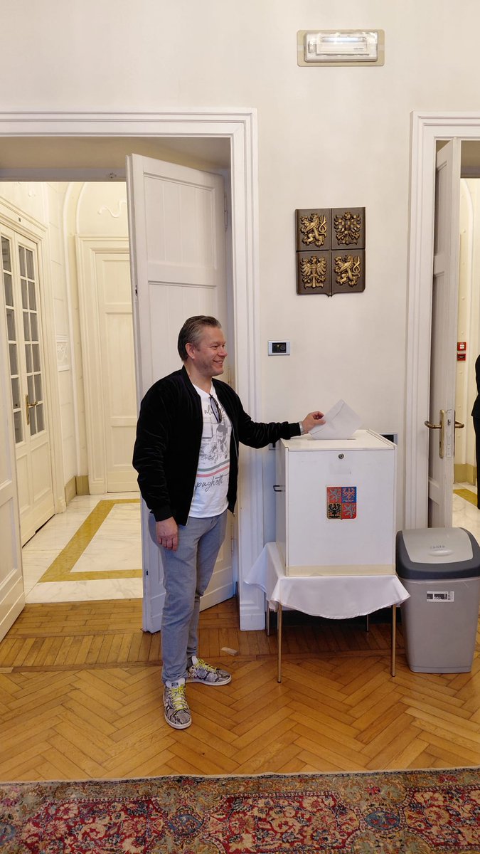 Na ambasádě v Římě bylo při volbách do Poslanecké sněmovny odevzdáno 737 hlasů. Rekordních 506 českých voličů se dostavilo s voličským průkazem. Mnozí z nich přerušili svou dovolenou a přijeli i ze vzdálených koutů Itálie a Malty. Korespondenční volbu využilo 109 českých občanů.