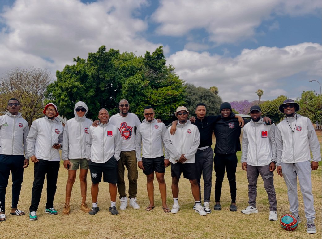 MadimoFC's tweet photo. Thank you @FCJacaranda_ZA for hosting us. Re lebogela botsalano jo ❤️👏🏽 https://t.co/bLooXnMjLg