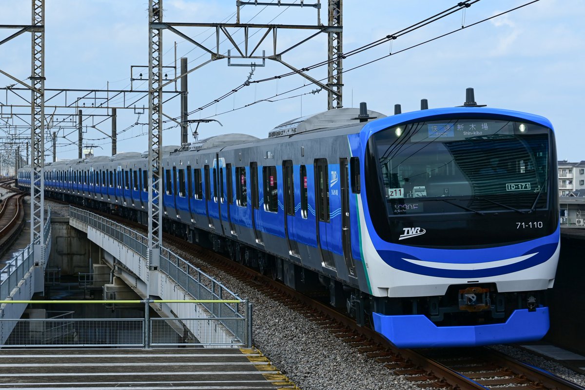 GammaZ_257's tweet photo. 最寄りで快速運用の71-000形を軽く1発
快速幕もなかなか格好いいですわね🙃 https://t.co/Ml8TcZq5Af