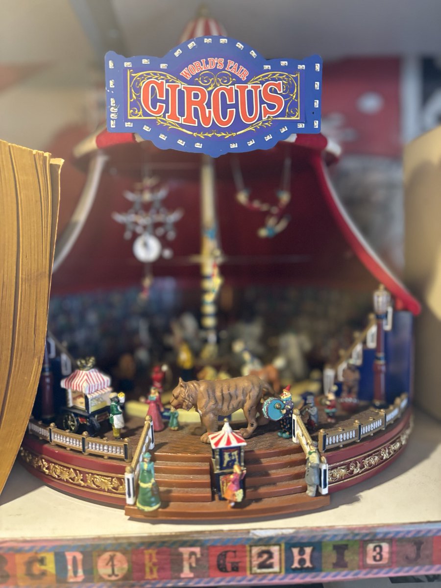 vamppearl's tweet photo. #Anatomiccircus
行ってきた✨
ハロウィンPARTYのダンスしてる猫さん見つけた❣️前から可愛いと思っていたトランプさん購入♠️
どきどきなお店でした😳
二階さんに会いたかった〜 https://t.co/6o7THBcQJu