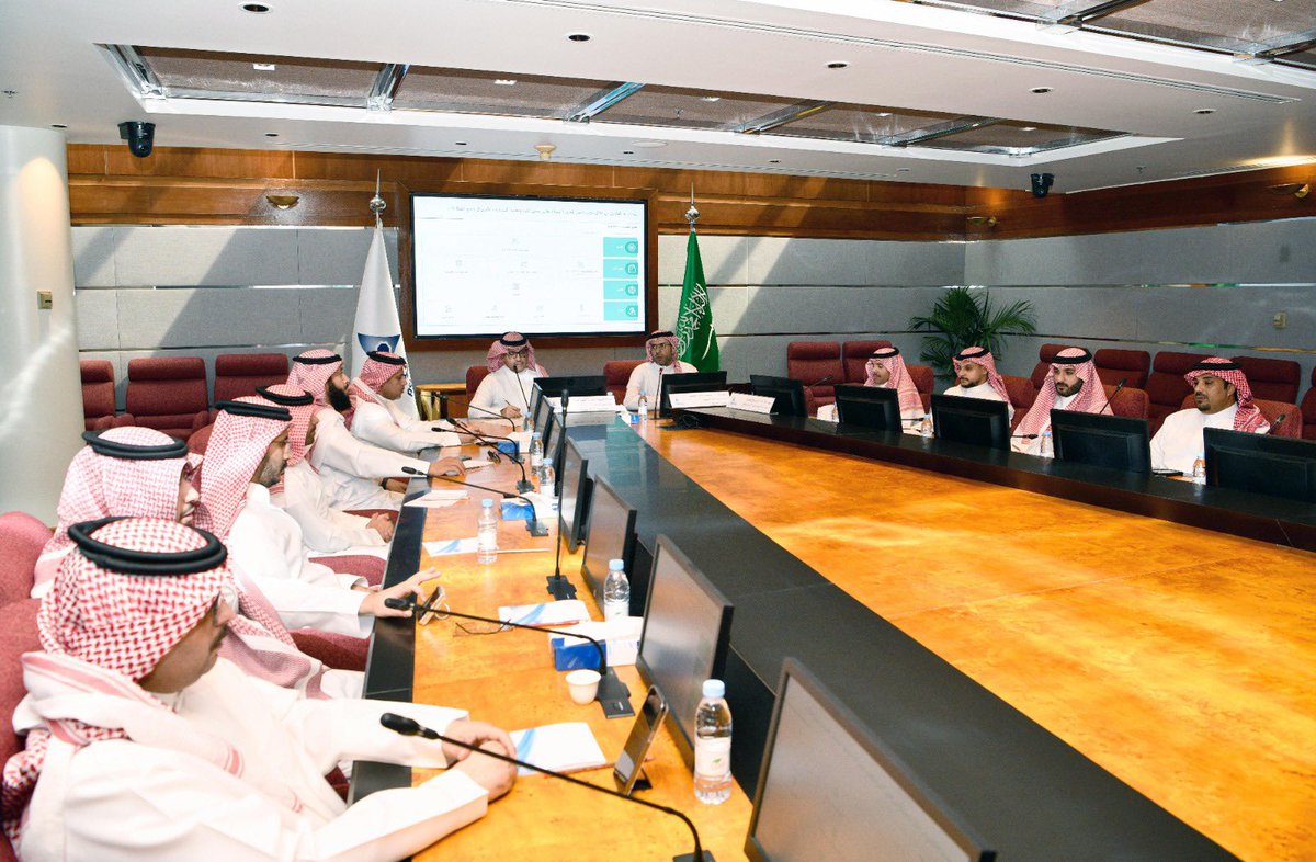 AsharqiaChamber's tweet photo. نظمت #غرفة_الشرقية مُمثلة بلجنة المقاولات اليوم لقاء حول "الآلية المحدثة لنظام تصنيف المقاولين الجديد" بالتعاون مع وزارة البلديات والإسكان، وبمشاركة م. يوسف الشهري مستشار الإدارة العامة للتصنيف، ونايف المطيري مدير عمليات التصنيف.

أدار اللقاء نائب رئيس اللجنة مرزوق بن مفرح الحربي https://t.co/3d3q5nq0Ov