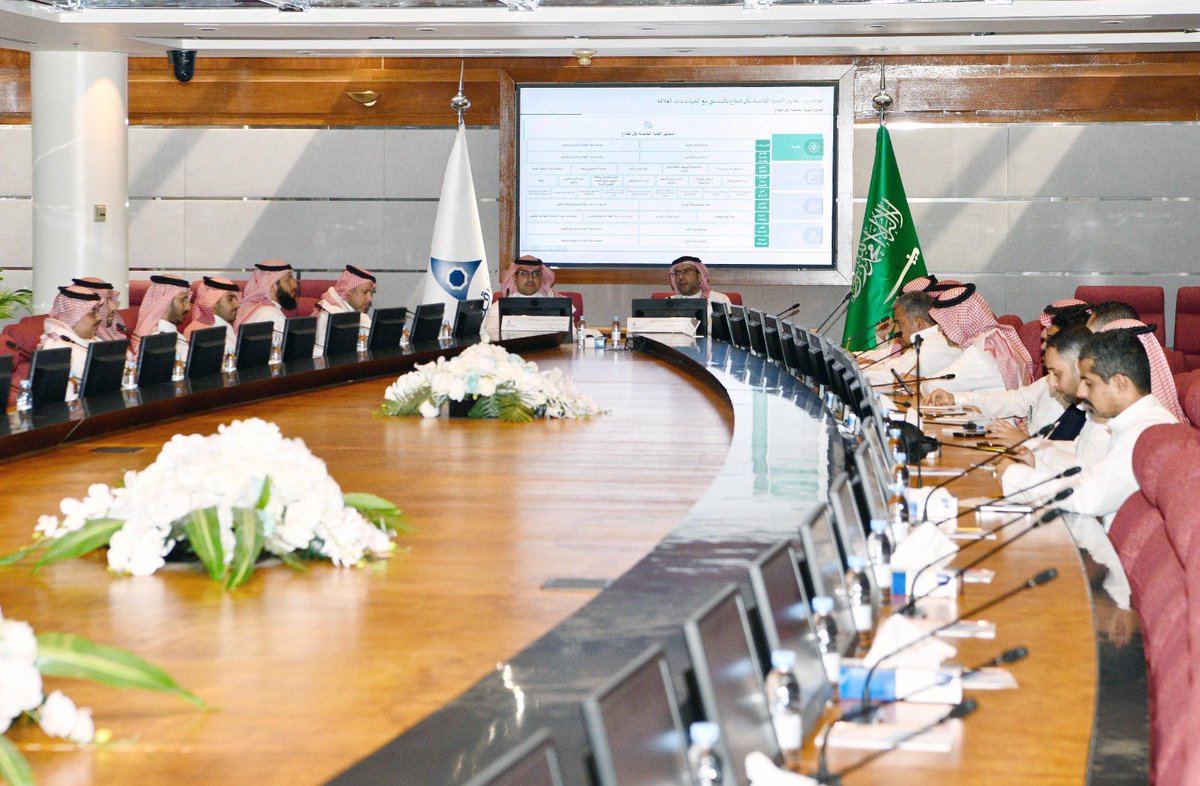 AsharqiaChamber's tweet photo. نظمت #غرفة_الشرقية مُمثلة بلجنة المقاولات اليوم لقاء حول "الآلية المحدثة لنظام تصنيف المقاولين الجديد" بالتعاون مع وزارة البلديات والإسكان، وبمشاركة م. يوسف الشهري مستشار الإدارة العامة للتصنيف، ونايف المطيري مدير عمليات التصنيف.

أدار اللقاء نائب رئيس اللجنة مرزوق بن مفرح الحربي https://t.co/3d3q5nq0Ov