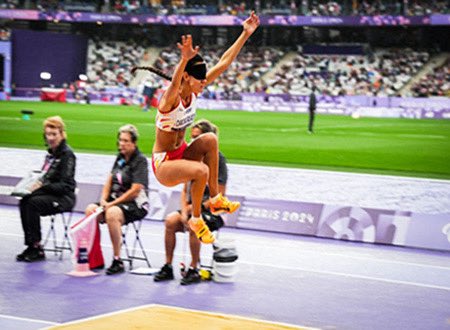 DEPORTE |
🥇 La atleta alcalaína Alba García Falagán sigue sumando éxitos tras coronarse este sábado como la mejor saltadora ciega del mundo al lograr la medalla de oro en el 'Mundial de Atletismo Paralímpico de Nueva Delhi' (India).

🔝 Para orgullo alcalaíno y del deporte