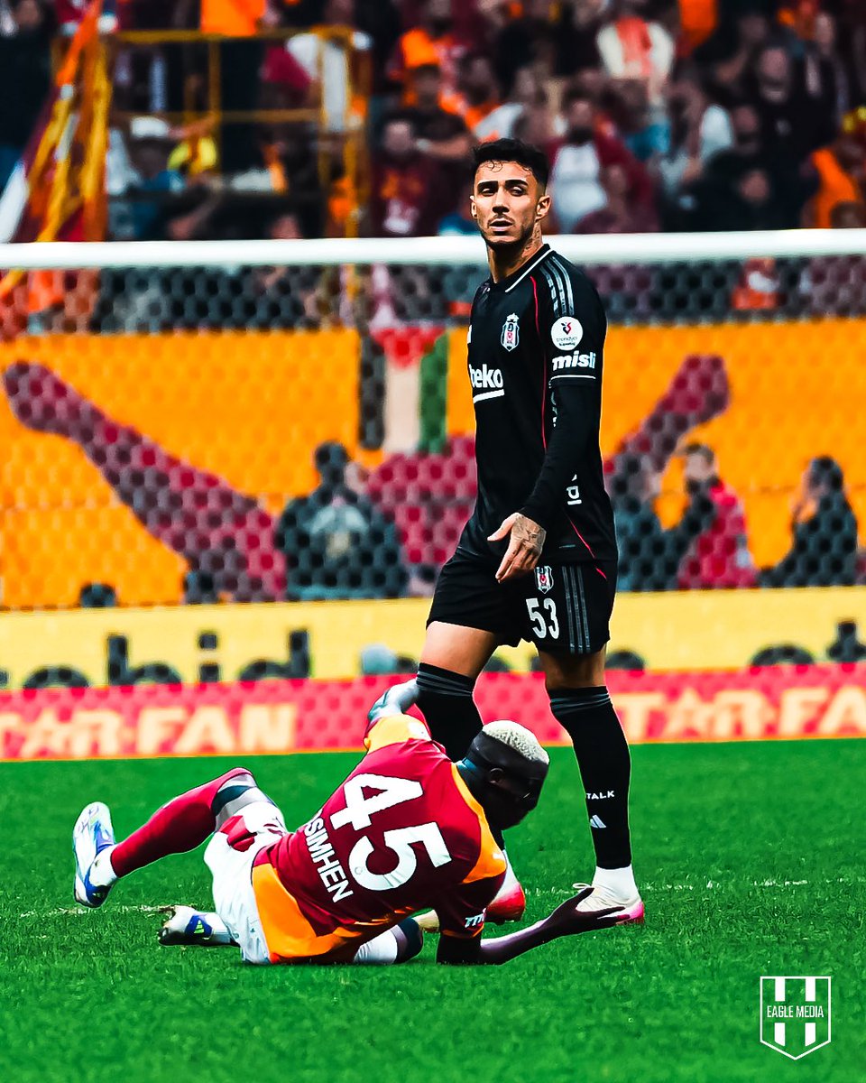 -Savunmakta en zorlandığın forvet kim ? 

Emirhan Topçu : “ En zorlandığım konusunda bişey diyemem ama en rahat olduğum Osimhen. ” ( TRT Spor )