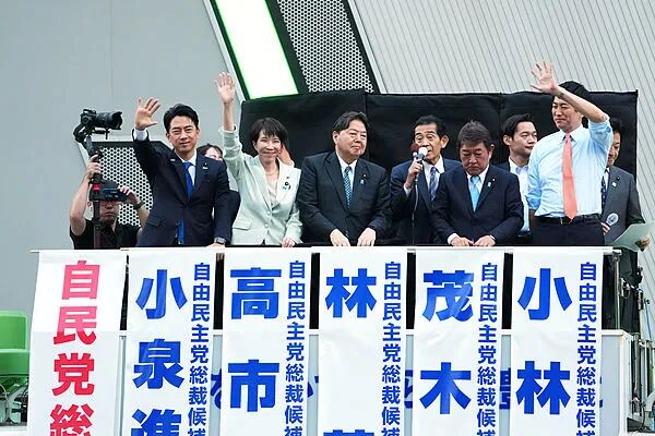 MASKzheyu's tweet photo. The election situation is in chaos
#ParisFashionWeek #互关互赞 https://t.co/BLgQf5xR08