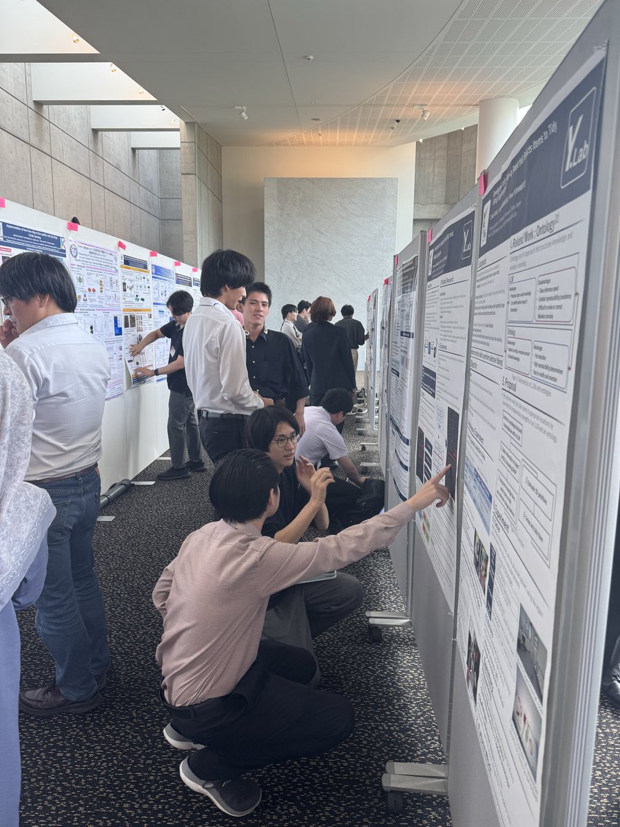NeumorphCenter's tweet photo. The poster discussion session was full of passionate debate and energetic exchange! https://t.co/U3EEcXxJul