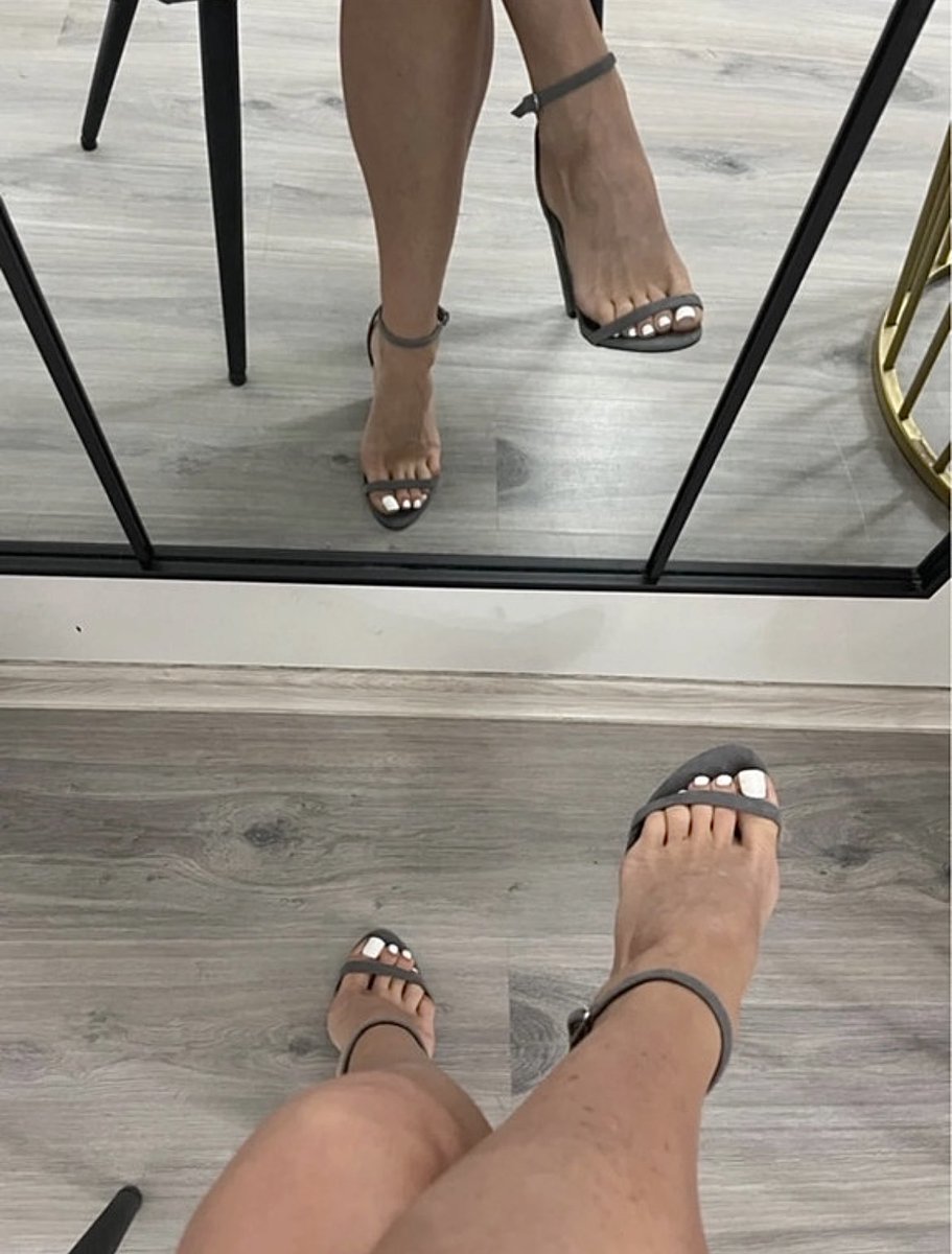 Lady__Natalia's tweet photo. Dzisiaj mijają równe 3 lata odkąd stworzyłam tu konto. Dlatego każdy kto poda dalej post dostanie nagrodę !👠
Każdy kto wpłaci nawet małą daninę dostanie mój filmik z twarzą i głosem ( i z nazwą uległego)👸🏻
Otwieram również nabór na służbę💸 https://t.co/pHuIXFEjwo