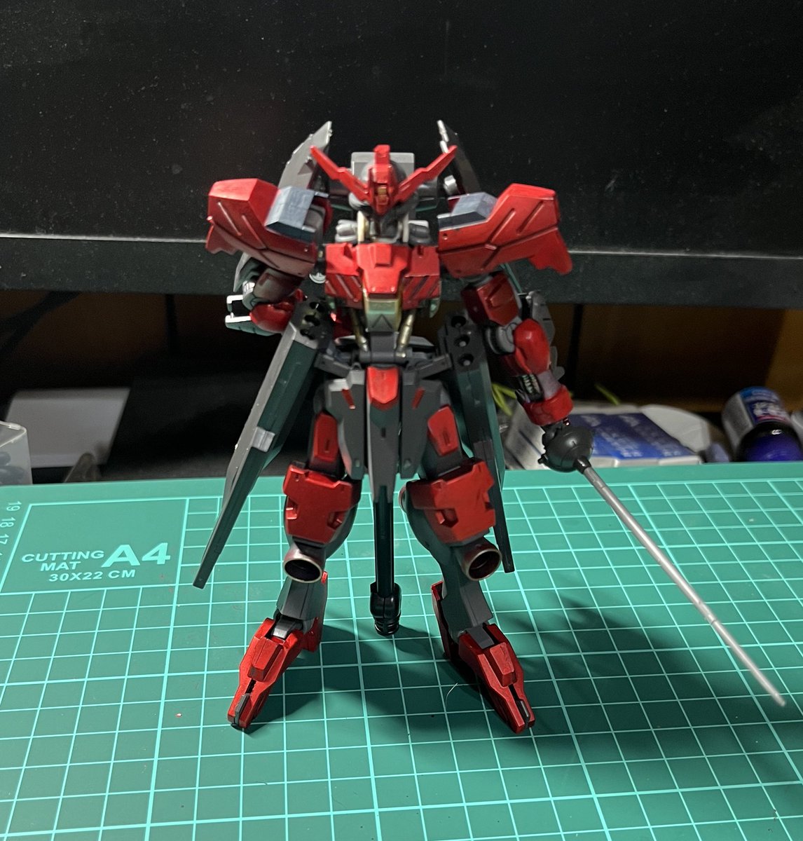 rova_boy's tweet photo. ガンダム・ヴィダール

初塗装で、ヴィダール赤くしてみた
ガエリオっぽくないけど騎士っぽくはある
 #ガンプラ #ガンダム https://t.co/kAymzZQw8r