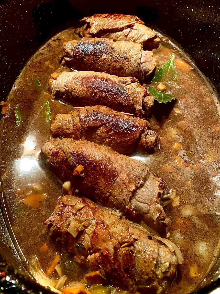 Das Gold im Schmortopf🥘:
Rinderrouladen in progress…🤤🍁🍂
Entspannten Sonntag euch allen.🫶👋