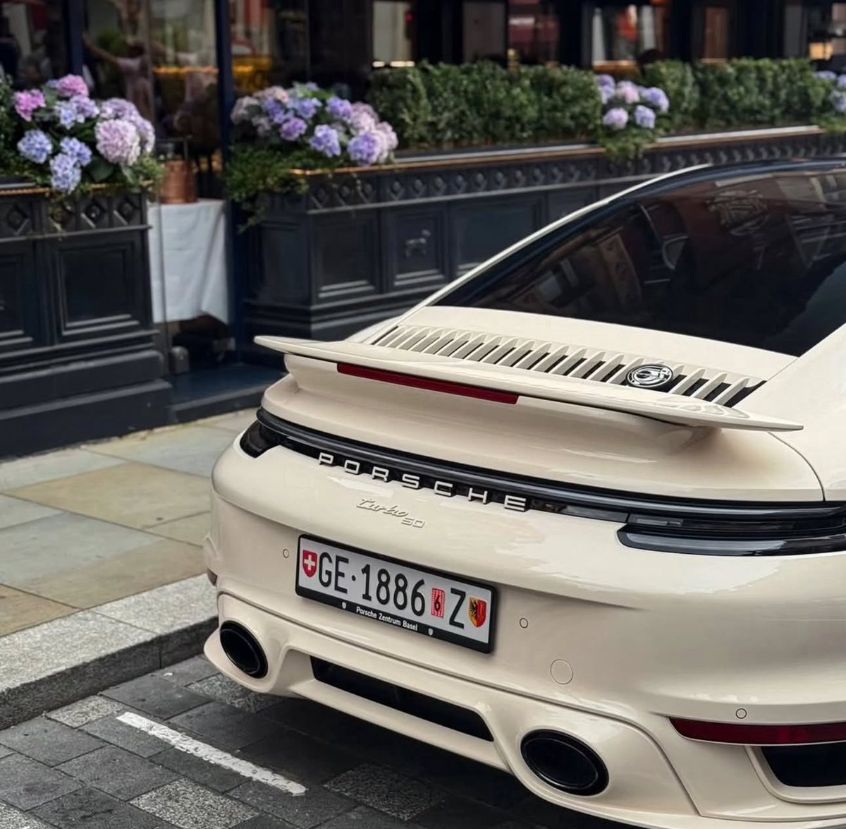 karankkfox's tweet image. Porsche 🤩 my favourite 

Credit Unknown: If anyone found this to belong to anyone Dm For credit or removal post