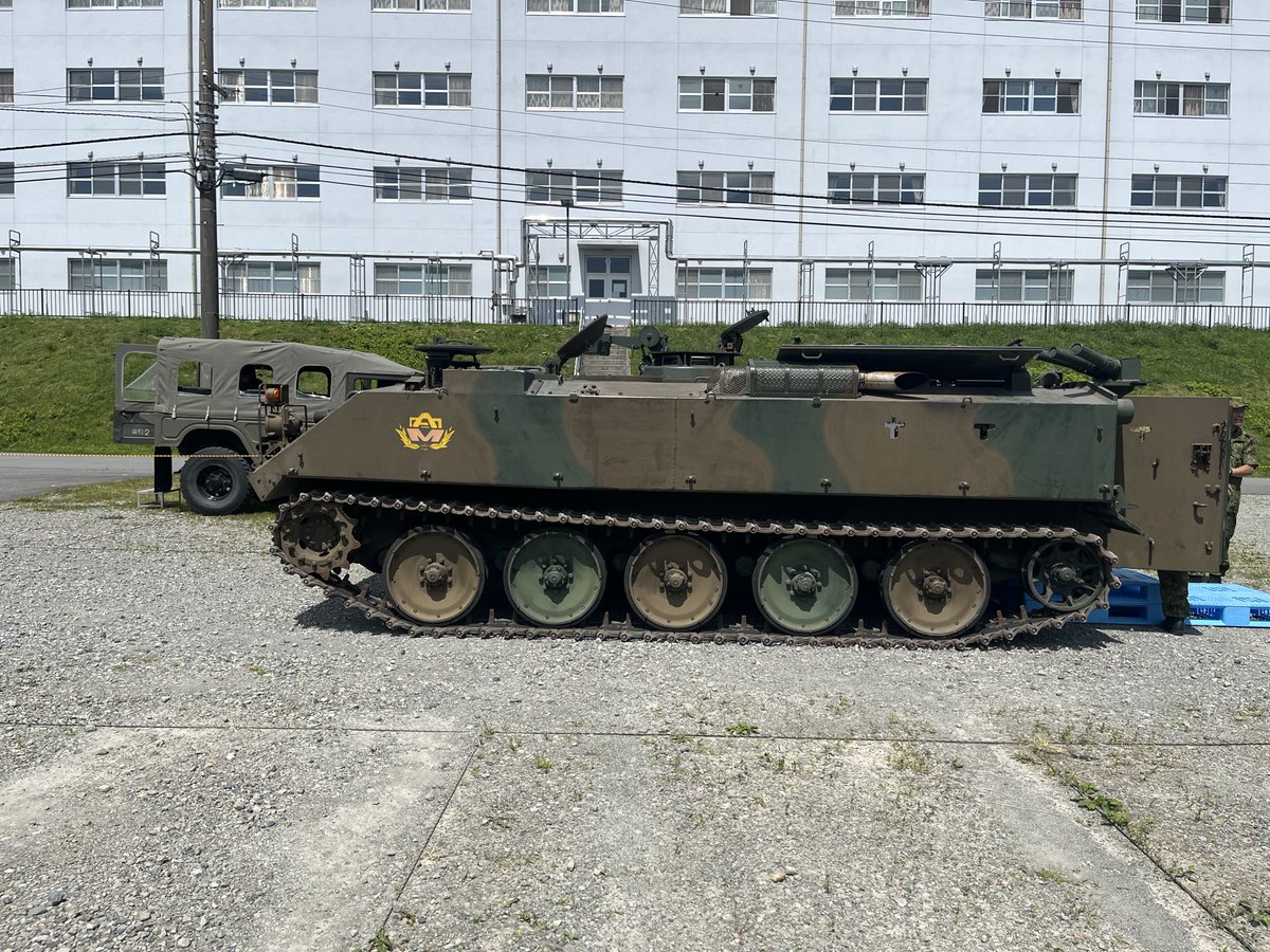 迷彩色 73式装甲車 モデル 現状渡し デアゴスティーニ 自衛隊モデル新品 陸上自衛隊 装甲兵員輸送車