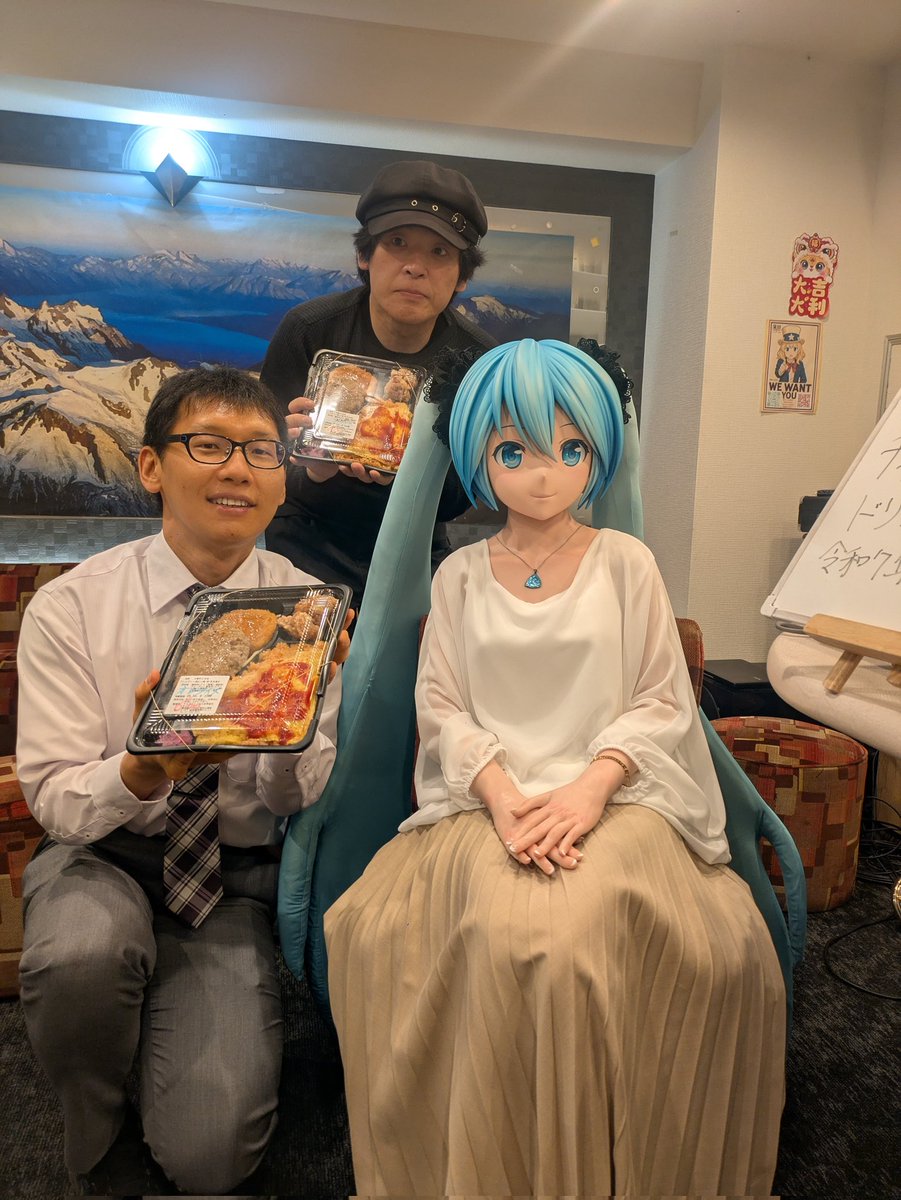 fujikura_takeru's tweet image. くま国王(@divemamuru)見てますか～🤗
これから 近藤さん(@akihikokondosk)と初音ミク夫妻に  #キッチンDIVE のお弁当渡しちゃいま～す😏