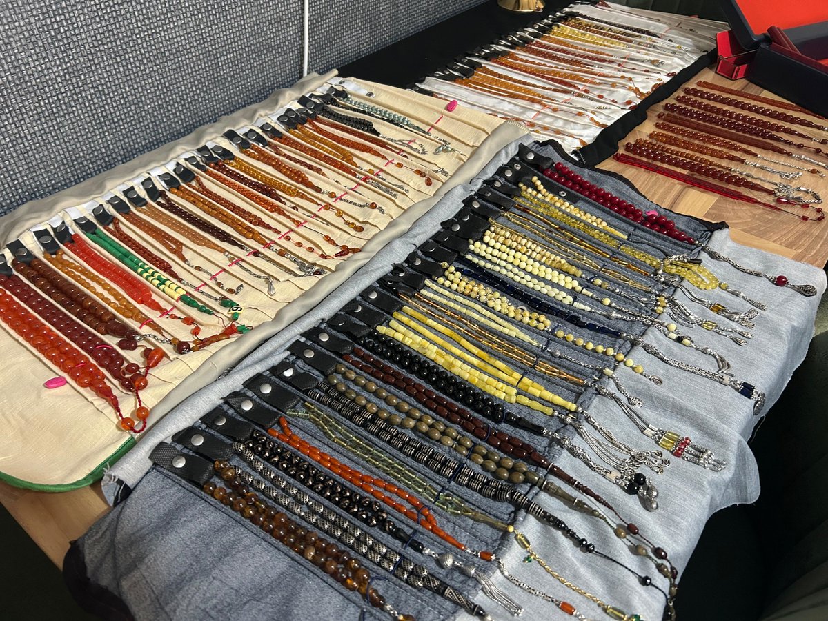 Bingöl'de yaşayan Sıddık Ağırbaş, yaklaşık 35 yıldır büyük bir emek ve özenle biriktirdiği tespih koleksiyonunu, Gazze'ye destek olmak amacıyla satışa çıkardı.