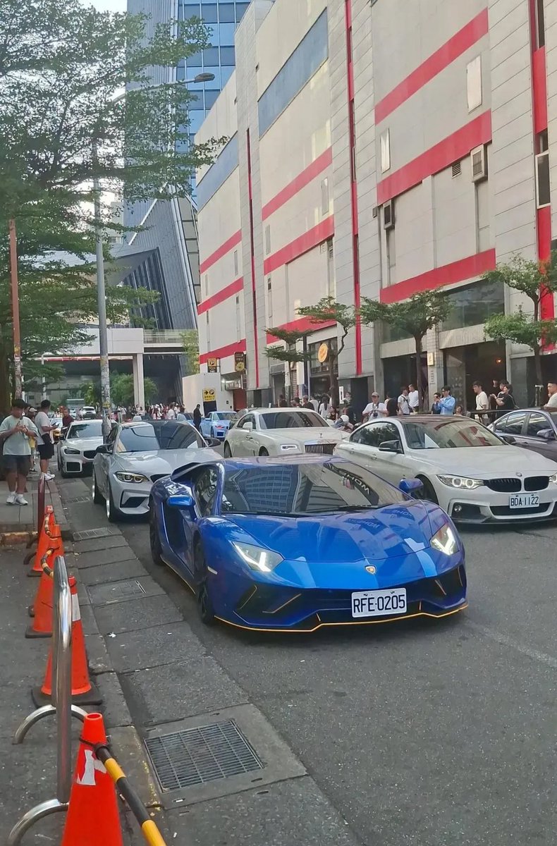 karankkfox's tweet image. Car hub 🤩

Credit Unknown: If anyone found this to belong to anyone Dm For credit or removal post