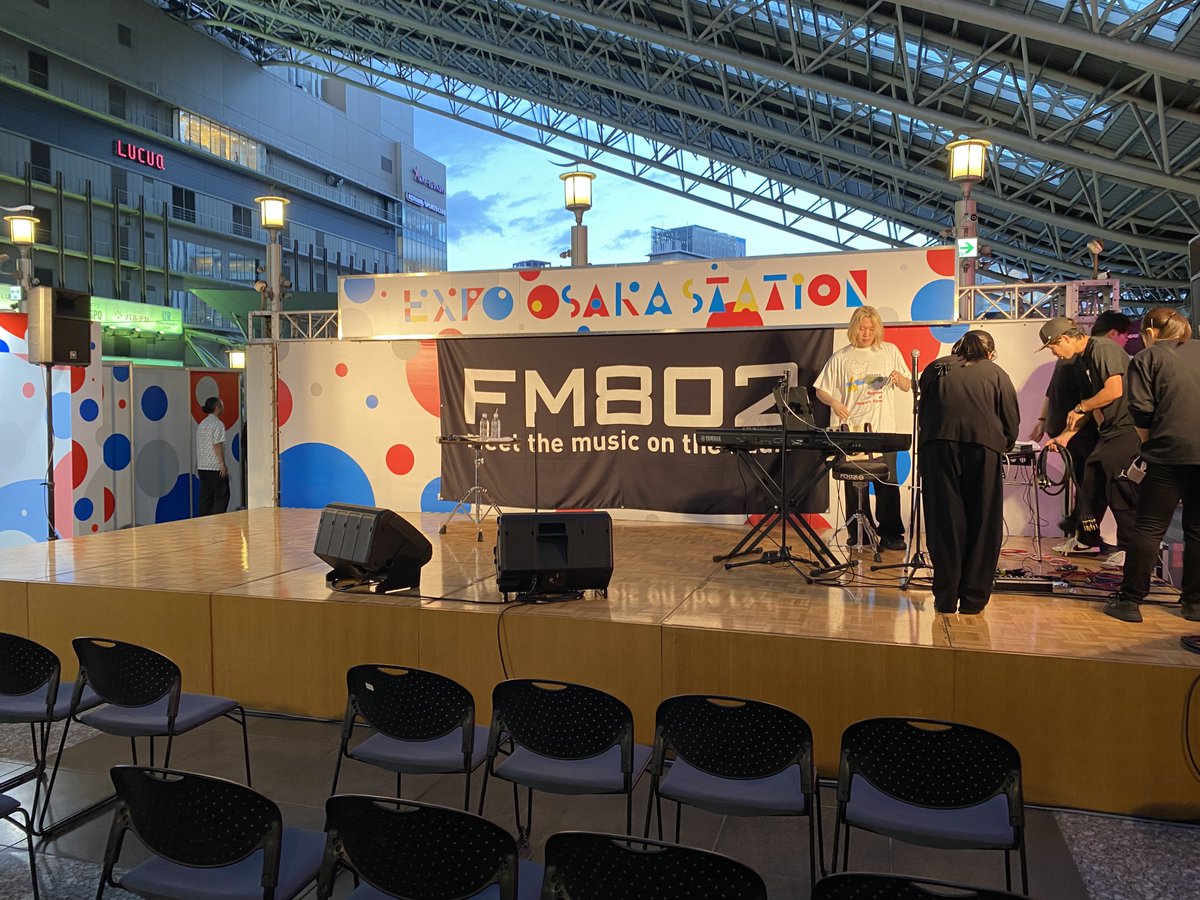 y_katsumi1119's tweet photo. FM802 LIVE FLASH in大阪ステーションシティ
#eill の前方観覧席が当たり、今後見ることのできない激レアらしいアコースティックセットを堪能してきました。
間近で見れて良かった
最後のACTIONはすごかった✨
#FM802
#LIVEFLASH https://t.co/ted40nuzHa
