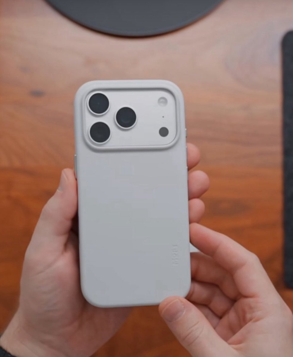 karankkfox's tweet image. Silver matches with every case 🤩

Credit Unknown: If anyone found this to belong to anyone Dm For credit or removal post