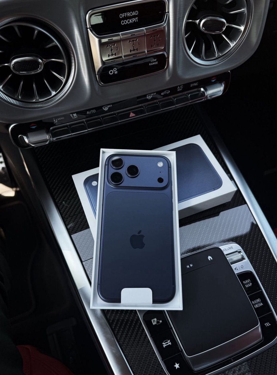 karankkfox's tweet image. Do you think blue 🫐 wiill match all colour cases 

Credit Unknown: If anyone found this to belong to anyone Dm For credit or removal post
