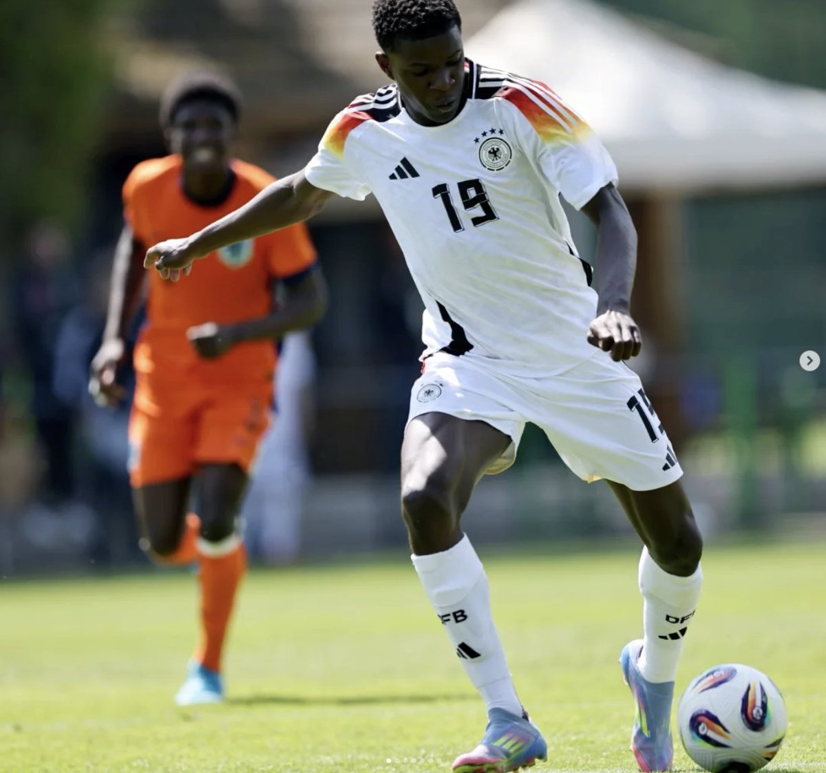 CampusVid2's tweet image. Bayern’s summer youth signing Bastian Assomo (2010) has had an impressive start with the U17s so far:

3 games, 6 goals, 1 assist.

On top of that, he scored 3 goals and provided 1 assist in his U16 international debut against Austria last month.