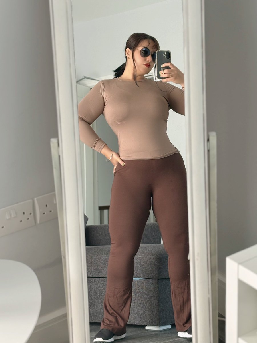 چاہے تنہائی تمہیں کتنا ہی بے بس کیوں نہ کر دے،
اور دنیا تم سے کتنی ہی دور کیوں نہ لگے،
اگر تم اپنے کام کو سچائی اور نیک نیتی سے کرتے رہو،
تو ایک وقت آئے گا جب انجانے ہم خیال خود تمہیں ڈھونڈ نکالیں گے۔”

— کارل یونگ