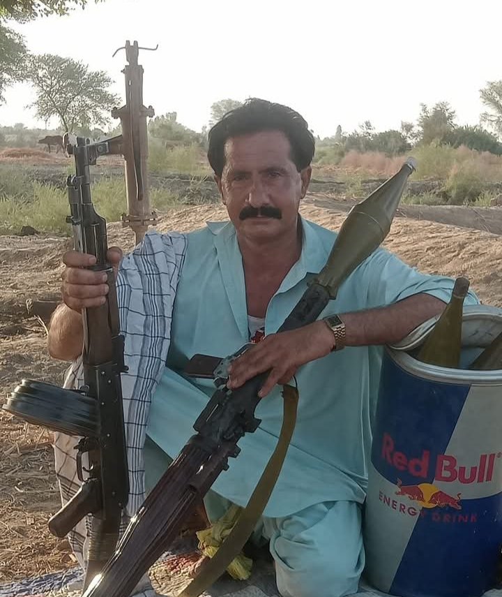 Muraksindhi's tweet photo. جناب IGP سندھ DIG سکھر چیف آف آرمی
درخواست ہے کے خیرپور شھر مین دھشت کی علامت ڈاکو بیگو مری اور انکے بھانجے سریعام دہشت گردی ڈاگے بہتا خوری کرتے ہین ان لوگون پے 10/12 کیس بہی ہین شاہ حسین پولیس اسٹیش کے قریب رہتے ہین مھربانی کرکے گرفتار کرین 
@CMSindh
@SindhPoliceDMC https://t.co/XYVmxeWaoy