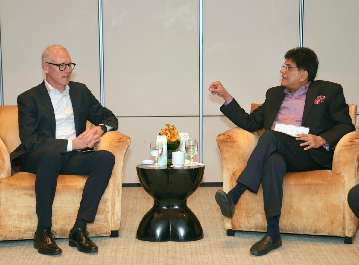 PiyushGoyal's tweet image. Held a meeting with Mr. René Piil Pedersen, MD of A.P. Moller - @Maersk.
Explored collaboration opportunities in maritime manufacturing & avenues to further strengthen India’s local shipping ecosystem.