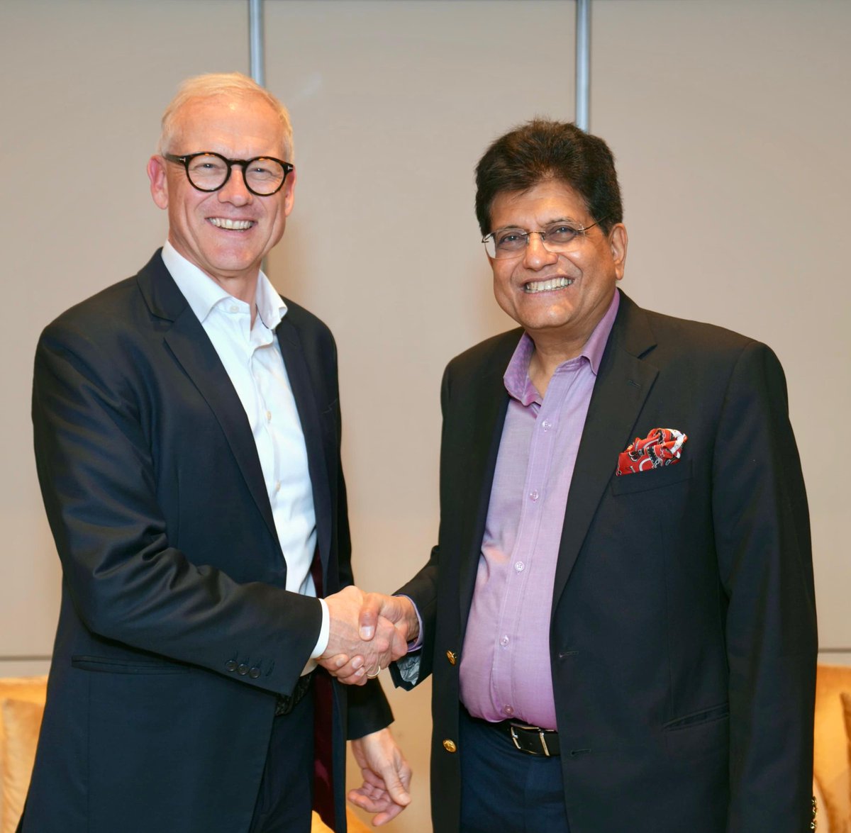 PiyushGoyal's tweet image. Held a meeting with Mr. René Piil Pedersen, MD of A.P. Moller - @Maersk.
Explored collaboration opportunities in maritime manufacturing & avenues to further strengthen India’s local shipping ecosystem.