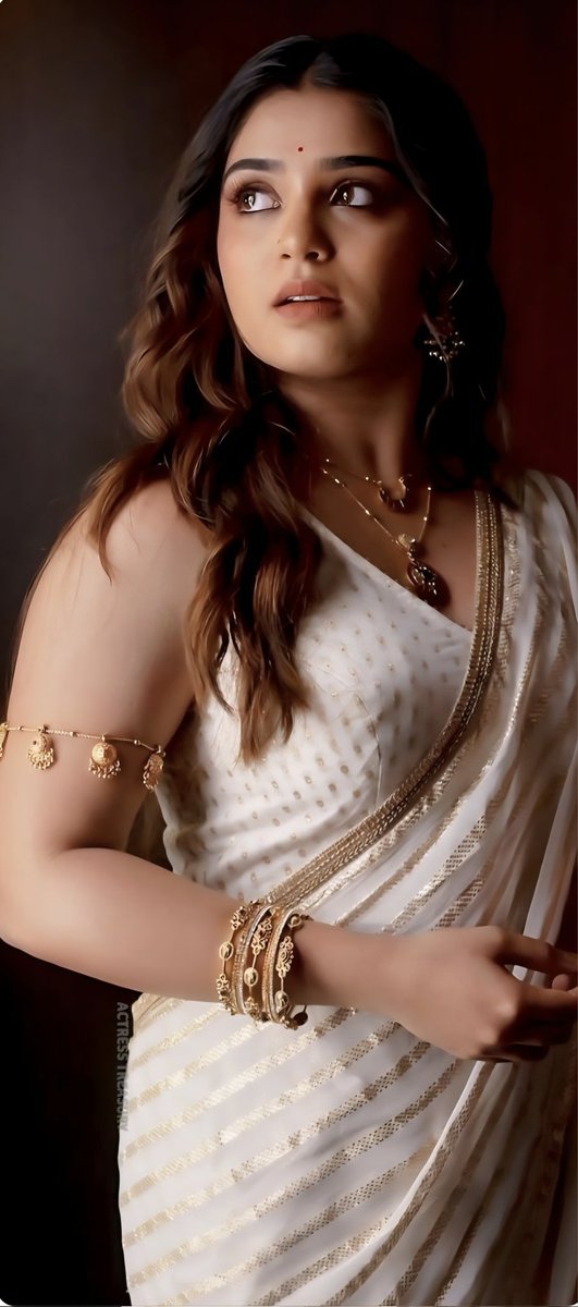 ये दरिया-ए-इश्क है 
    कदम जरा सोच के रखना..  🌊 
इसमें उतर कर किसी को 
                 किनारा नहीं मिला.. 🥀 🍃