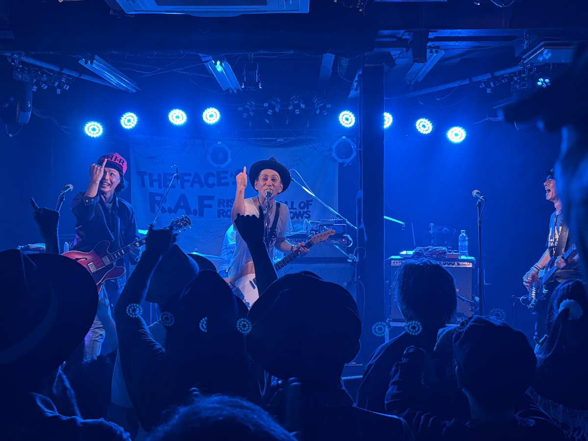 ZZ05150's tweet photo. #THEFACE #soundratt
今日は地元のライブハウスで、THE FACEのライブに参戦しました😄
15:30〜のライブということで、早く終わったので明日の仕事にも響かないですね😅
2年前にも参戦したのですが、THE FACEはホントカッコいいバンドです😆
ノリノリのR&amp;Rバンド🤘 https://t.co/fc0EpKK35C