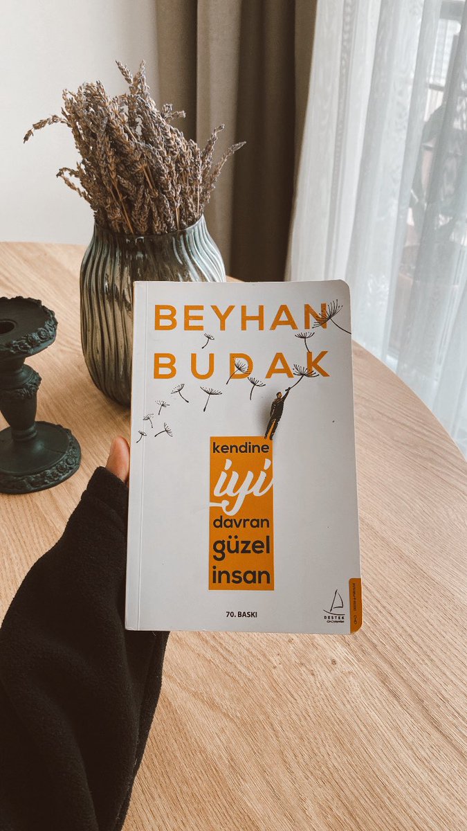 berivanduman's tweet photo. Ne kadar çok derine dalarsan düşünce çukurunda, bulacağın şey sadece anlamsızlık, değersizlik ve kötü anılar oluyor. 
#KendineİyiDavranGüzelİnsan
#BeyhanBudak https://t.co/xwWwojRBek
