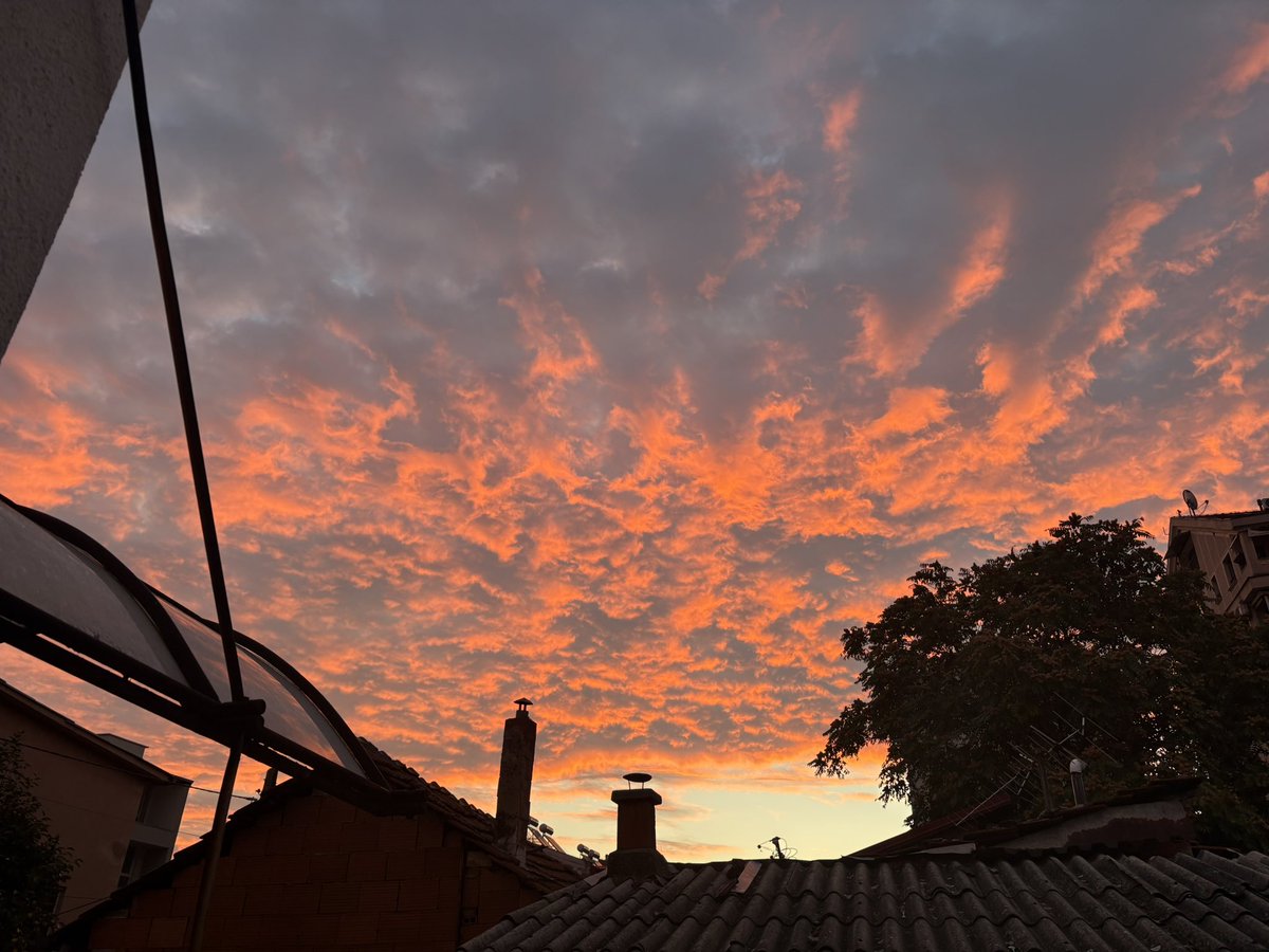 Небото во 5 наутро.