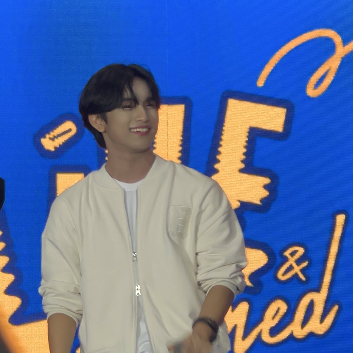 visuals go insane

LIVE AND SIGNED WITH HORI7ON

#BENCHxHORI7ONFanSignEvent
#HORI7ON #호라이즌
#MARCUS #마커스
<a href="/HORI7ONofficial/">HORI7ONofficial</a>
<a href="/benchtm/">BENCH/</a>