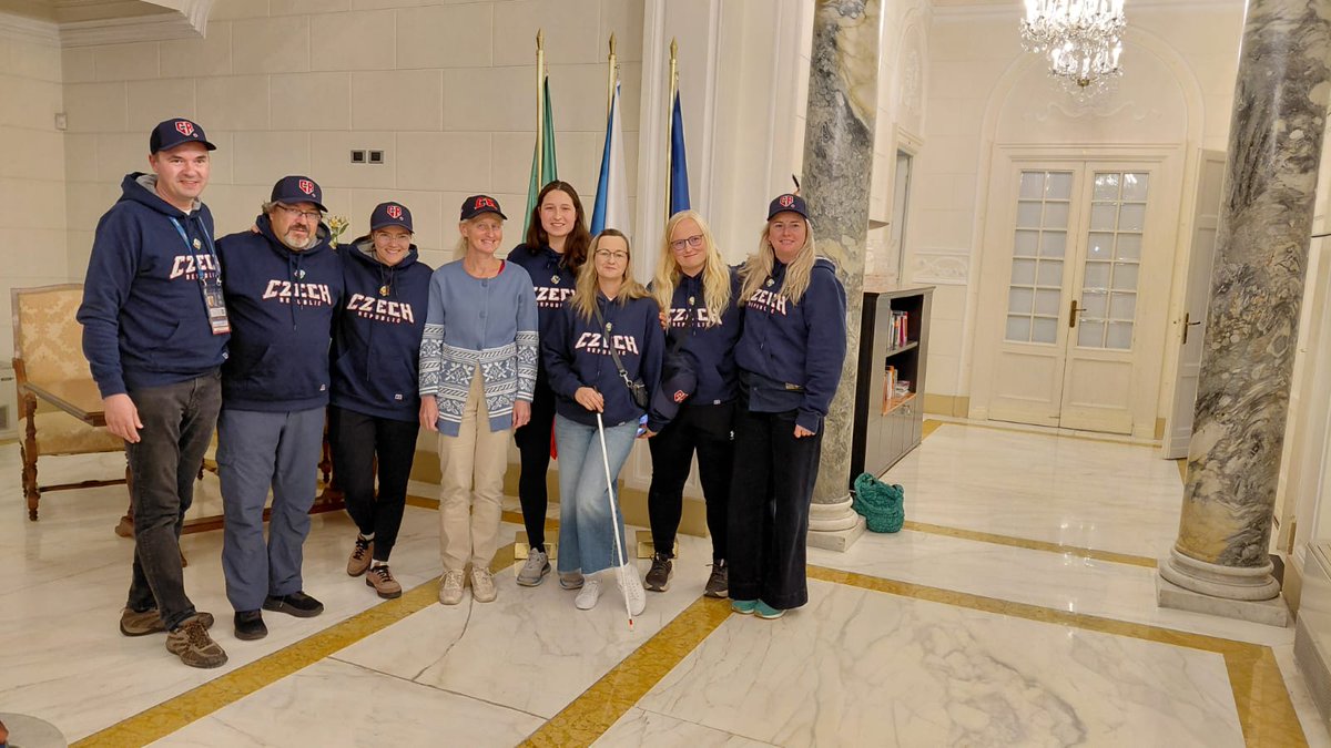 Na ambasádě v Římě volil mj. i tým zrakově postižených baseballistů, kteří se v Itálii účastnili Mistrovství Evropy v tomto sportu. Rádi se vyfotografovali s tajemnicí naší ambasády Kateřinou Šromovou, která je sama bývalou zrakově postiženou reprezentantkou ve sjezdovém lyžování