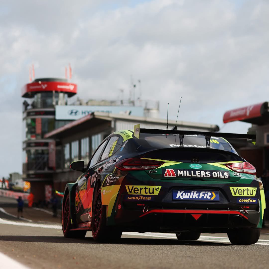 Excelr8M's tweet photo. One final push today for Senna Proctor in the @MillersOilsLtd backed Hyundai i30 Fastback N! #BrandsHatch #EXCELR8Motorsport #MillersOils #SennaProctor https://t.co/HXjOaYEX32