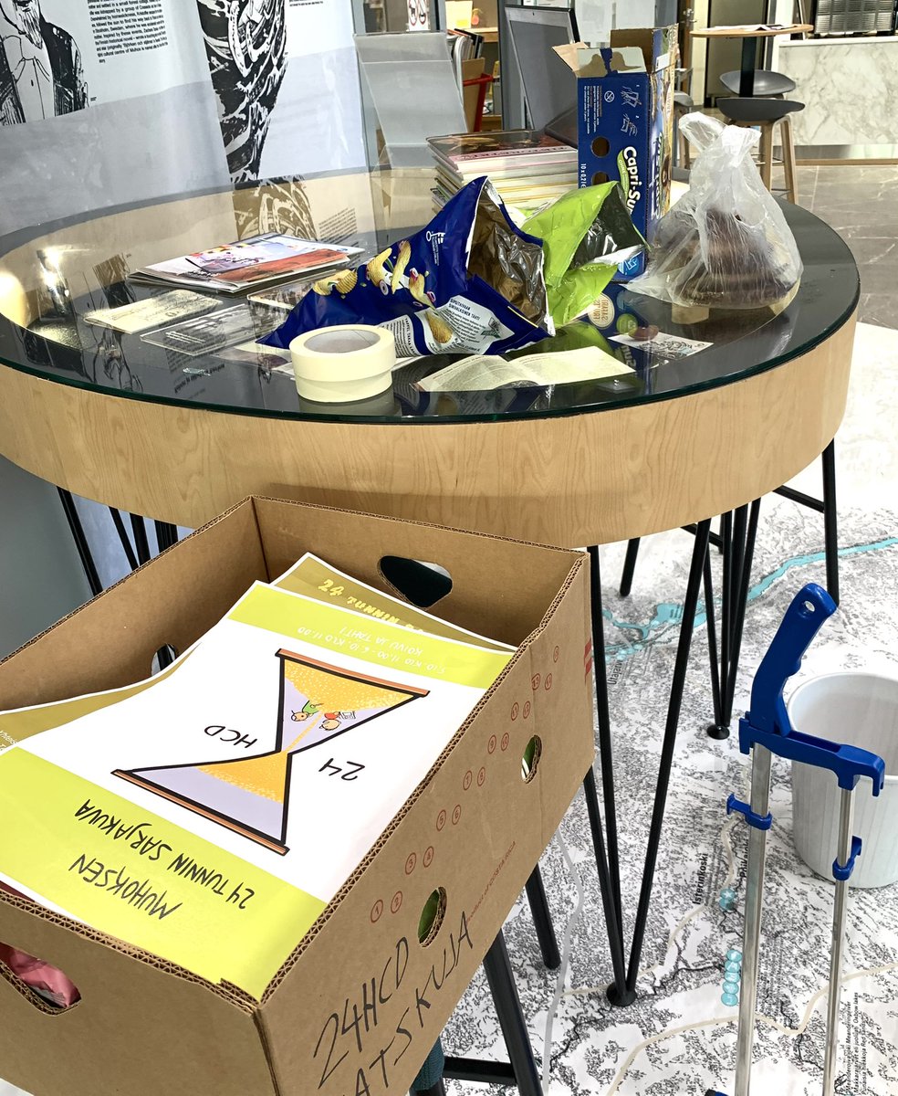 Esaholle's tweet photo. 24 tunnin #sarjakuva tapahtuma 20. Kerran kunnialla ohitse
Kiitos piirtäjälle ja vierailijoille #24HCD #sarjis #comics #Muhos https://t.co/MDP2INaETf