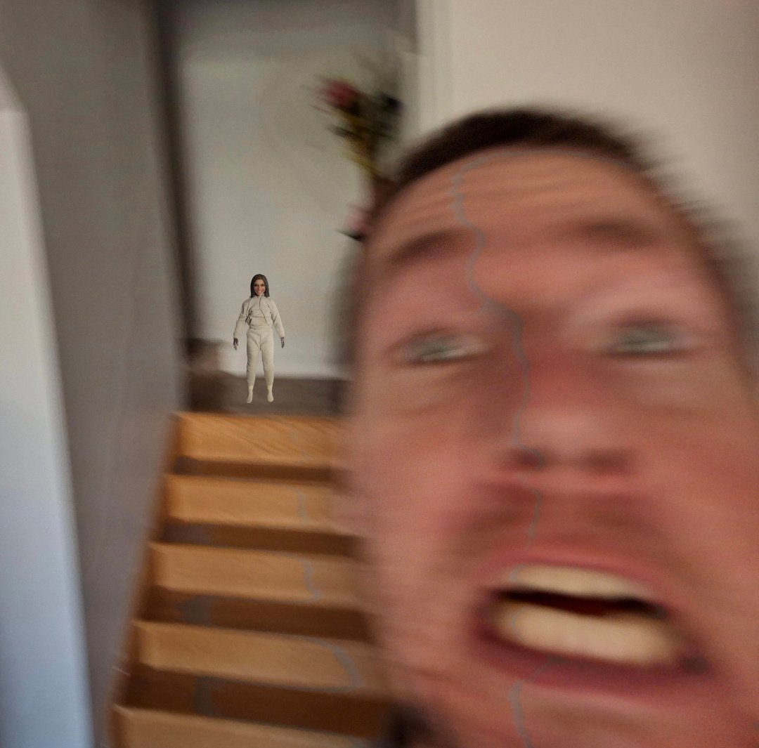 alexiogrenier's tweet photo. RUN !!! RUN FOR YOUR LIVES !!!! #AlitaMeme #AlitaIsGoingMad #AlitaArmy #HotToysAlita #OhNo #NotGonnaEndWell https://t.co/5fZ67SjNem