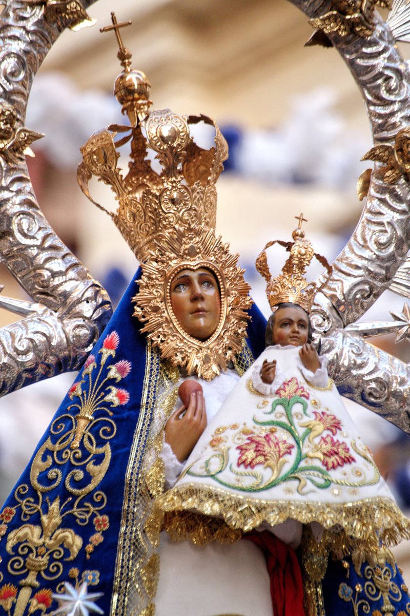 𝐁𝐚ñ𝐚𝐝𝐚 𝐝𝐞 𝐥𝐮𝐳

Tras otro primer sábado de Octubre sólo queda esperar para volvernos a encontrar por las calles de Granada con la Reina de Sierra Morena

📸: <a href="/LlamadorCofrGR/">Llamador Cofrade Granada</a>