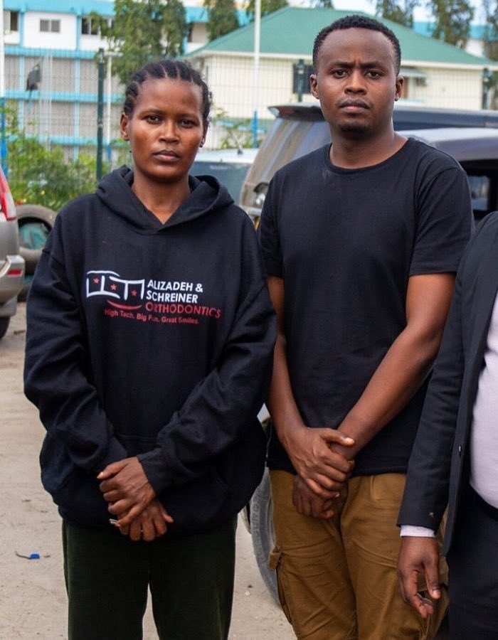 Wakati tunaendelea na mijadala mingine ndugu yetu Kiduku na Frida Mikoroti tangu Ijumaa wanaendelea kushikiliwa kituo cha Polisi Central Dar ambako walienda kureport baada ya kupata dhamana lakin walipofika tu Mafwele aliagiza warudishwe lock up.

Jana Familia zao zimeshinda