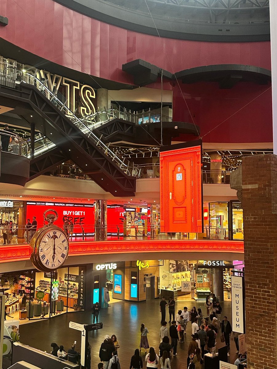 JacintaAllanMP's tweet image. London. Paris. Berlin. And now – Melbourne.

Taylor Swift’s orange door was spotted right here at Melbourne Central this afternoon. 

All part of a puzzle unlocking part of Taylor Swift’s next mystery.

Weird Sydney didn’t make the cut.
