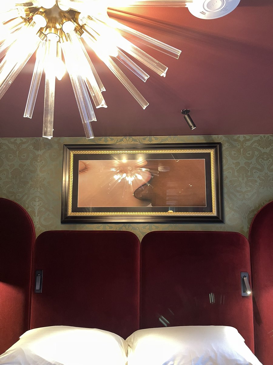 Sunday lie-in xx 🥂