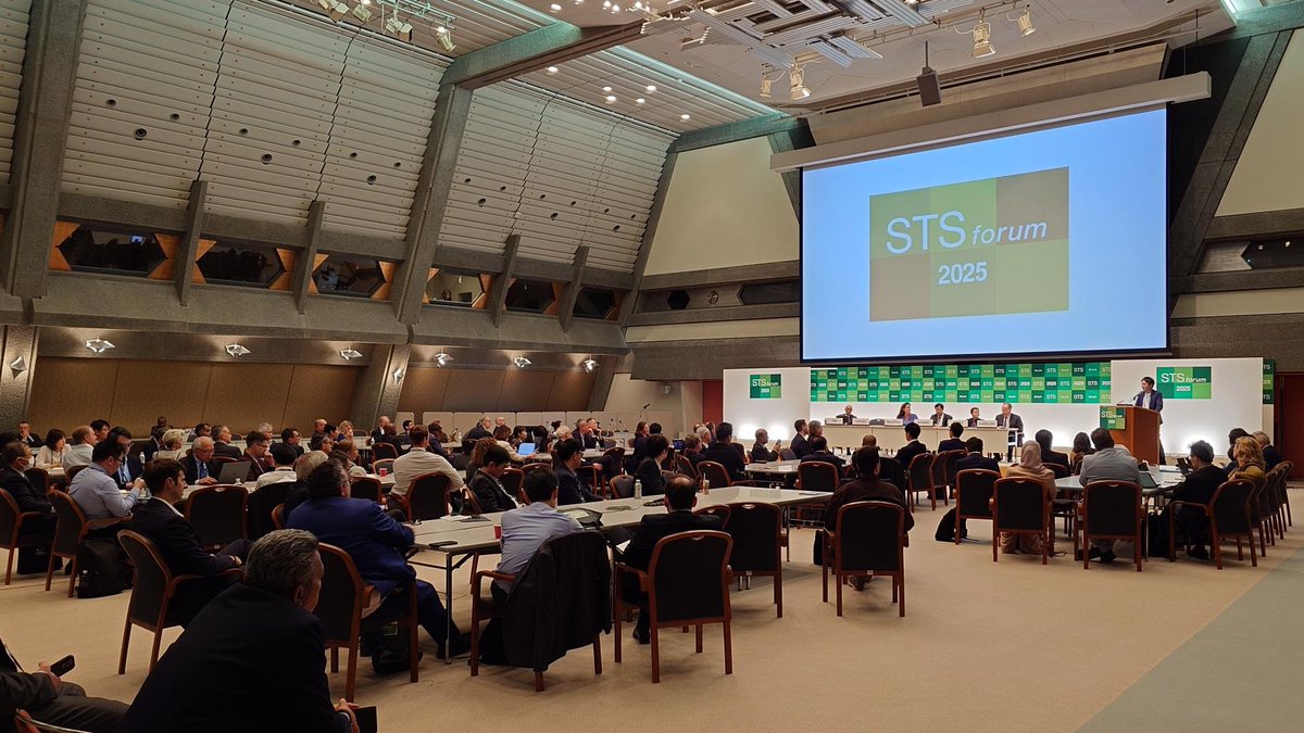 STS forum tweet media