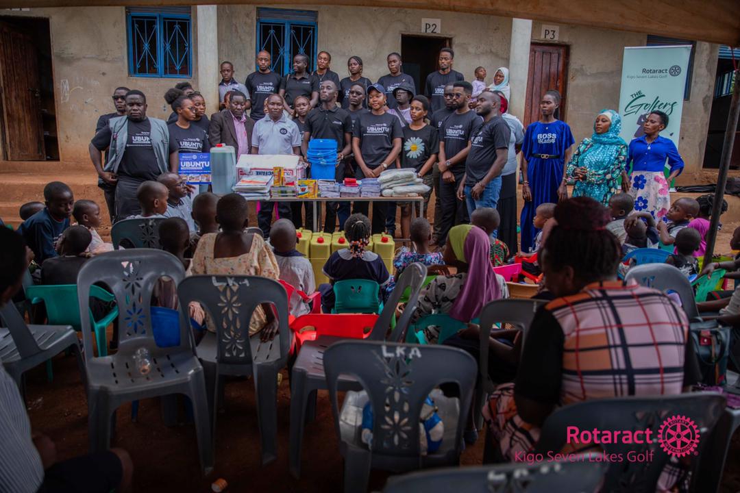 Rac7lakeskigo's tweet photo. PHOTOS: In our continued support to the pupils of Wisdom Hub Primary School, we handed over WASH items and scholastic materials to create a healthier and more conducive learning environment. 💧📚
#Kigo7Lakes #UbuntuProject https://t.co/aJuW9pvYRa