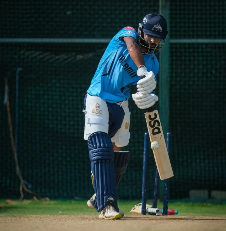 cricinsights1's tweet photo. 🏆 Irani Cup 2025
⚔️ Vidarbha vs Rest of India
💥 Manav Suthar brings up a fine FIFTY! 🔥👏
Pure class from the all-rounder 💪
📊 Rest of India – 255/9
#IraniCup #VIDvROI #ManavSuthar #RestOfIndia
#CricketTwitter #CricketFever https://t.co/nlFmSDaHDW